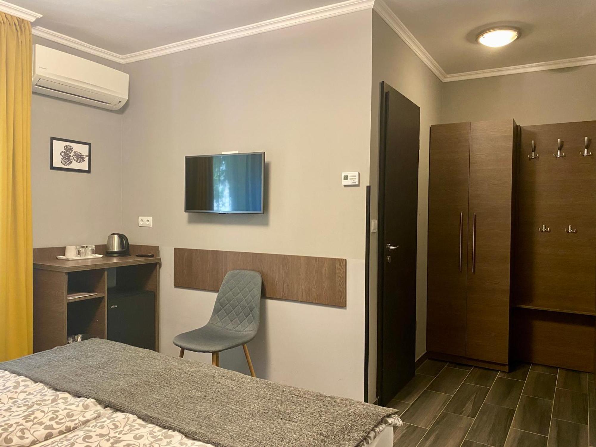 Bellevue Vendeghaz 2 Hotel Vac Ngoại thất bức ảnh