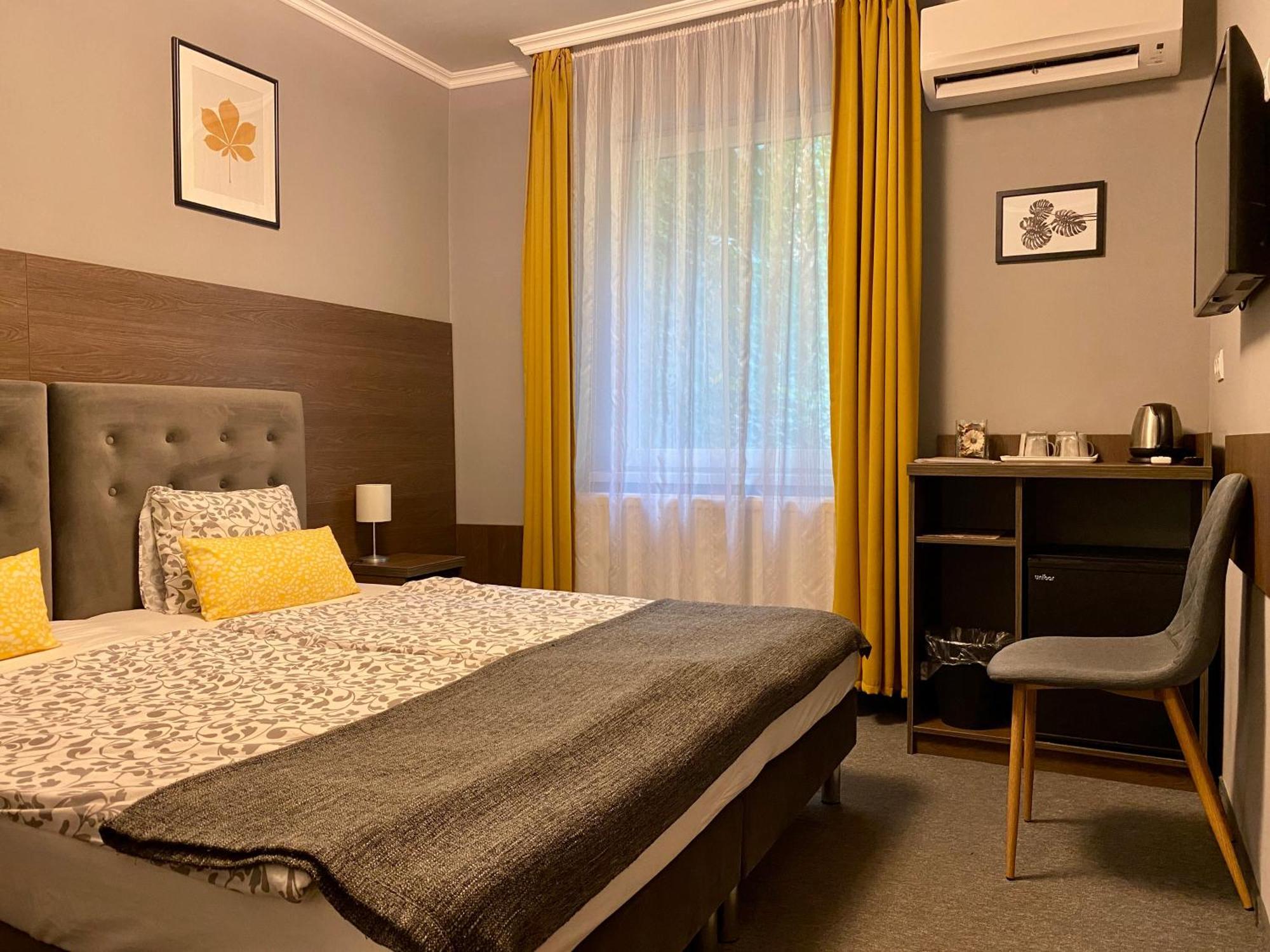 Bellevue Vendeghaz 2 Hotel Vac Ngoại thất bức ảnh