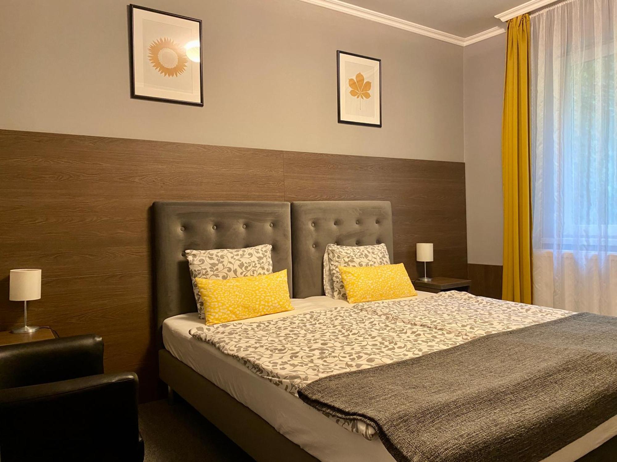 Bellevue Vendeghaz 2 Hotel Vac Ngoại thất bức ảnh