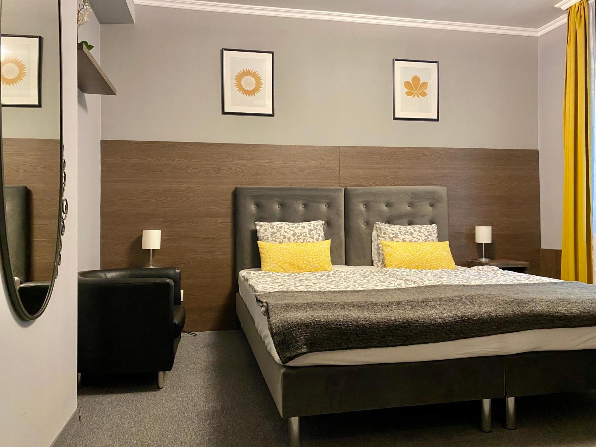 Bellevue Vendeghaz 2 Hotel Vac Ngoại thất bức ảnh