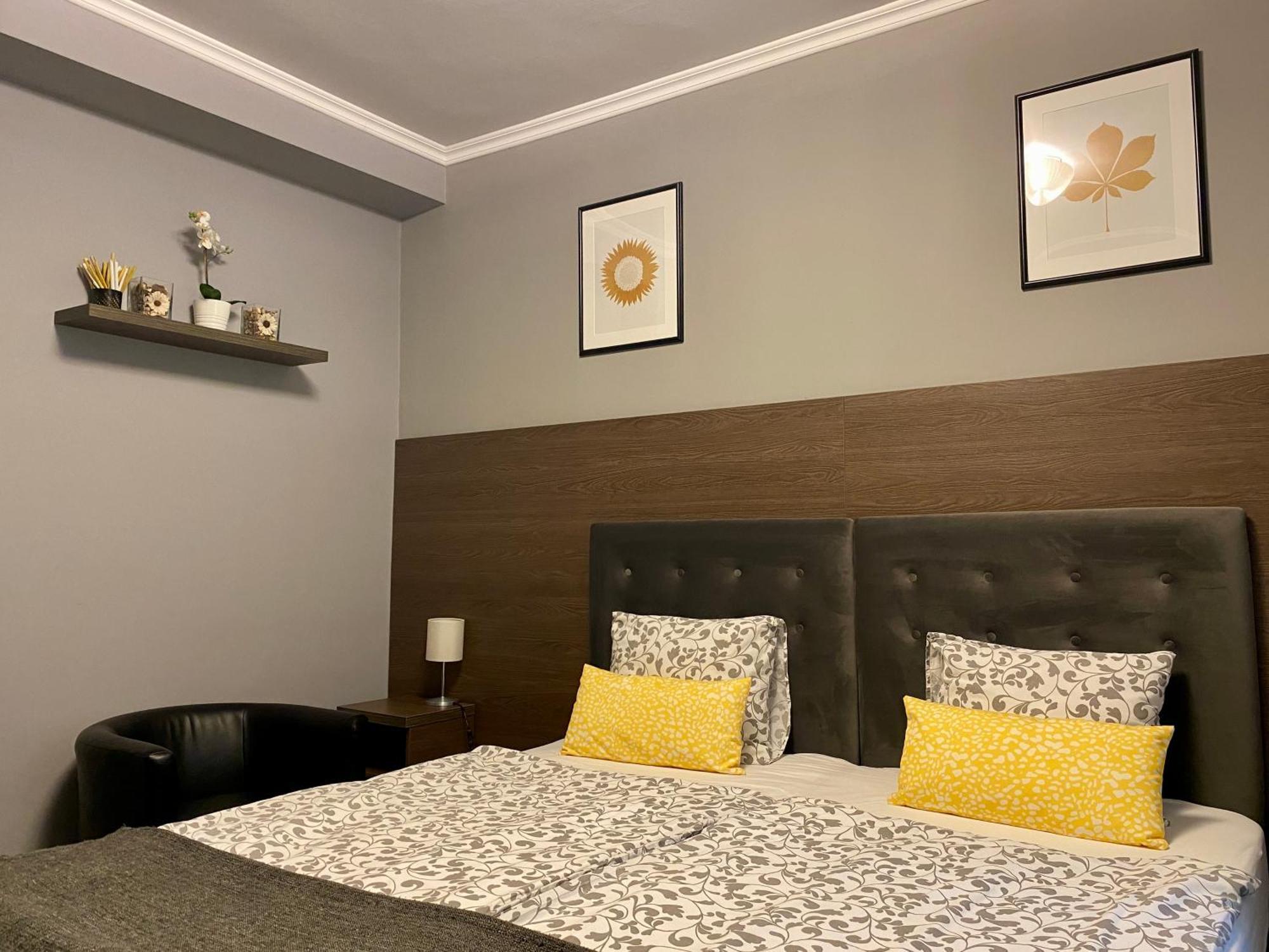 Bellevue Vendeghaz 2 Hotel Vac Ngoại thất bức ảnh