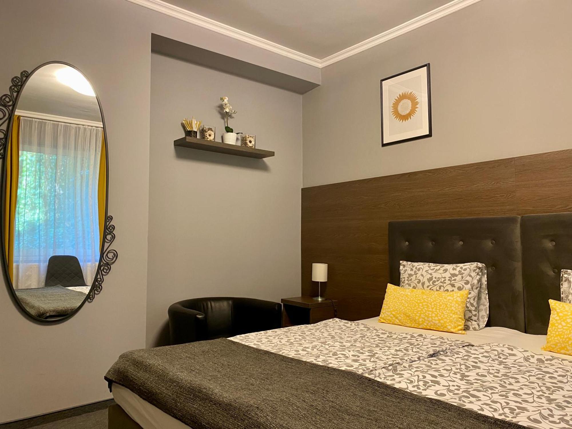 Bellevue Vendeghaz 2 Hotel Vac Ngoại thất bức ảnh