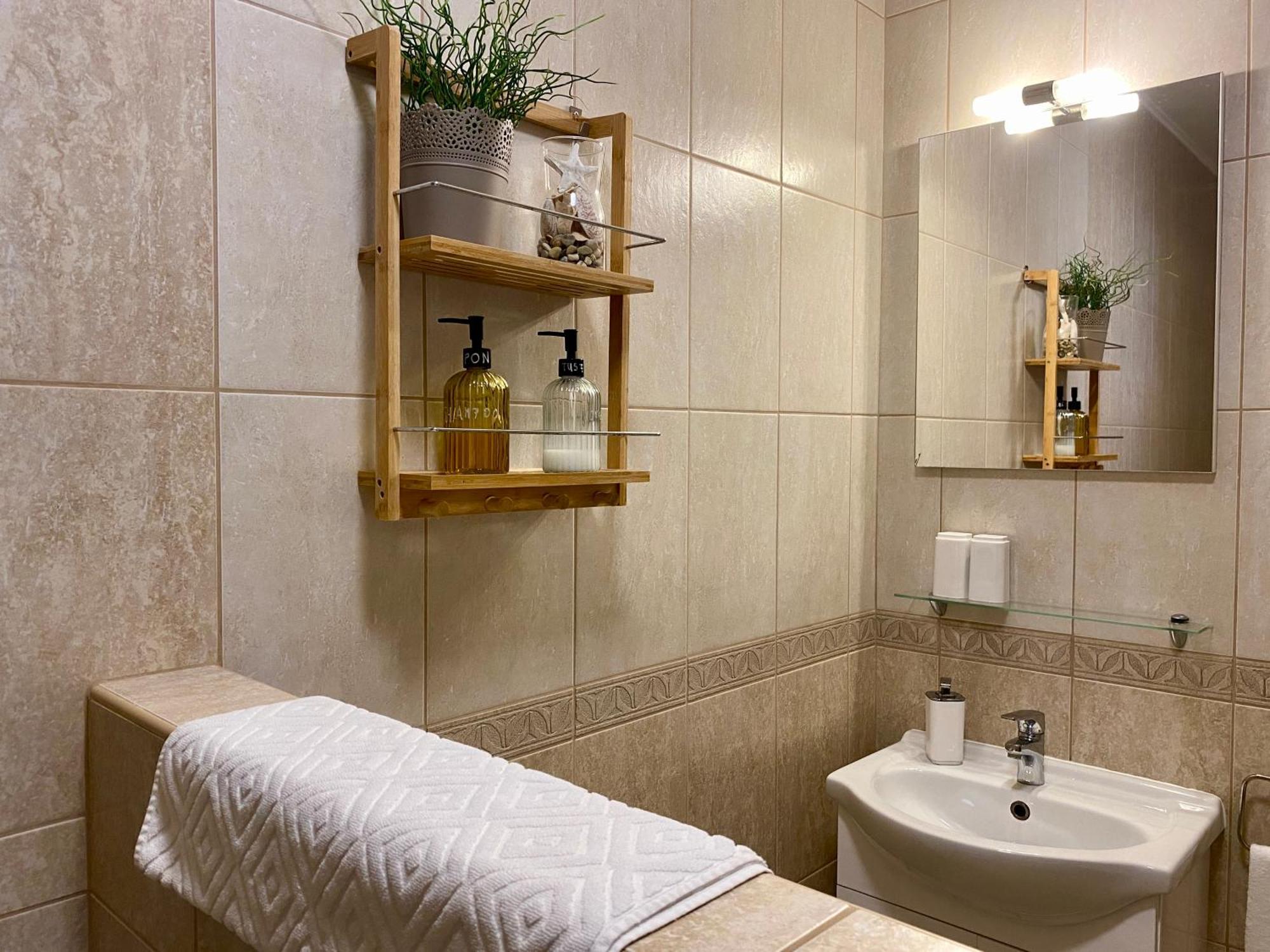 Bellevue Vendeghaz 2 Hotel Vac Ngoại thất bức ảnh